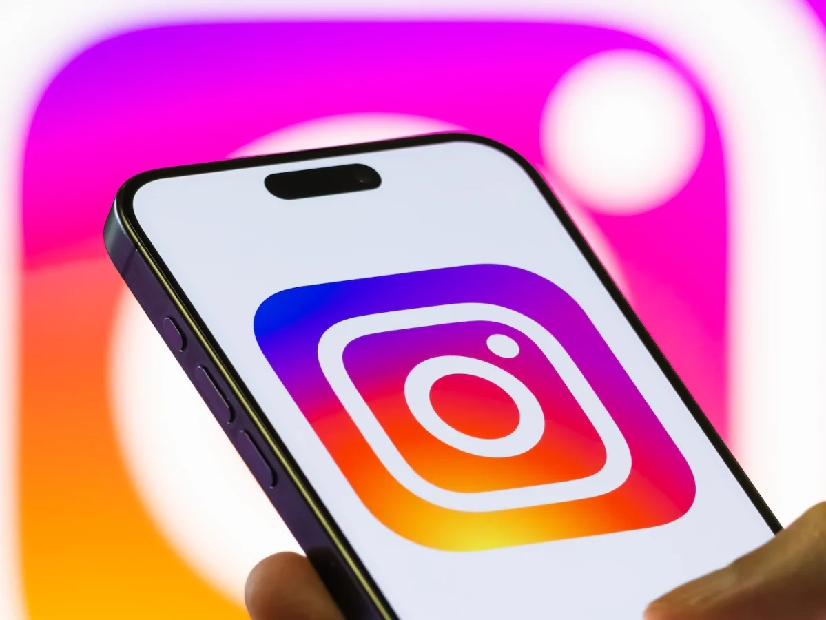 Instagram carousel reorder