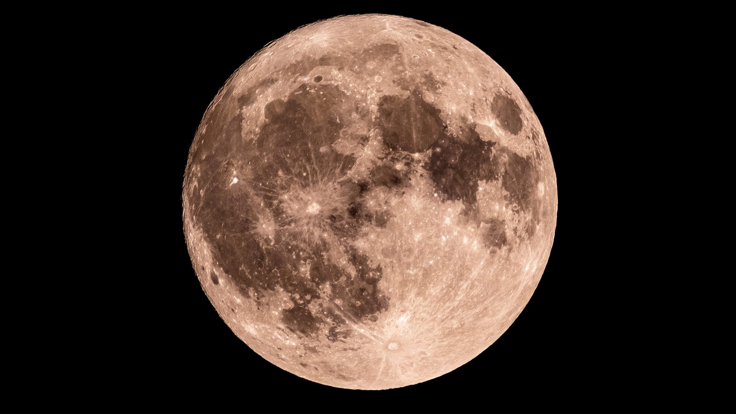 Lunar Phase Update: Waning Moon Nears Third Quarter on May 8