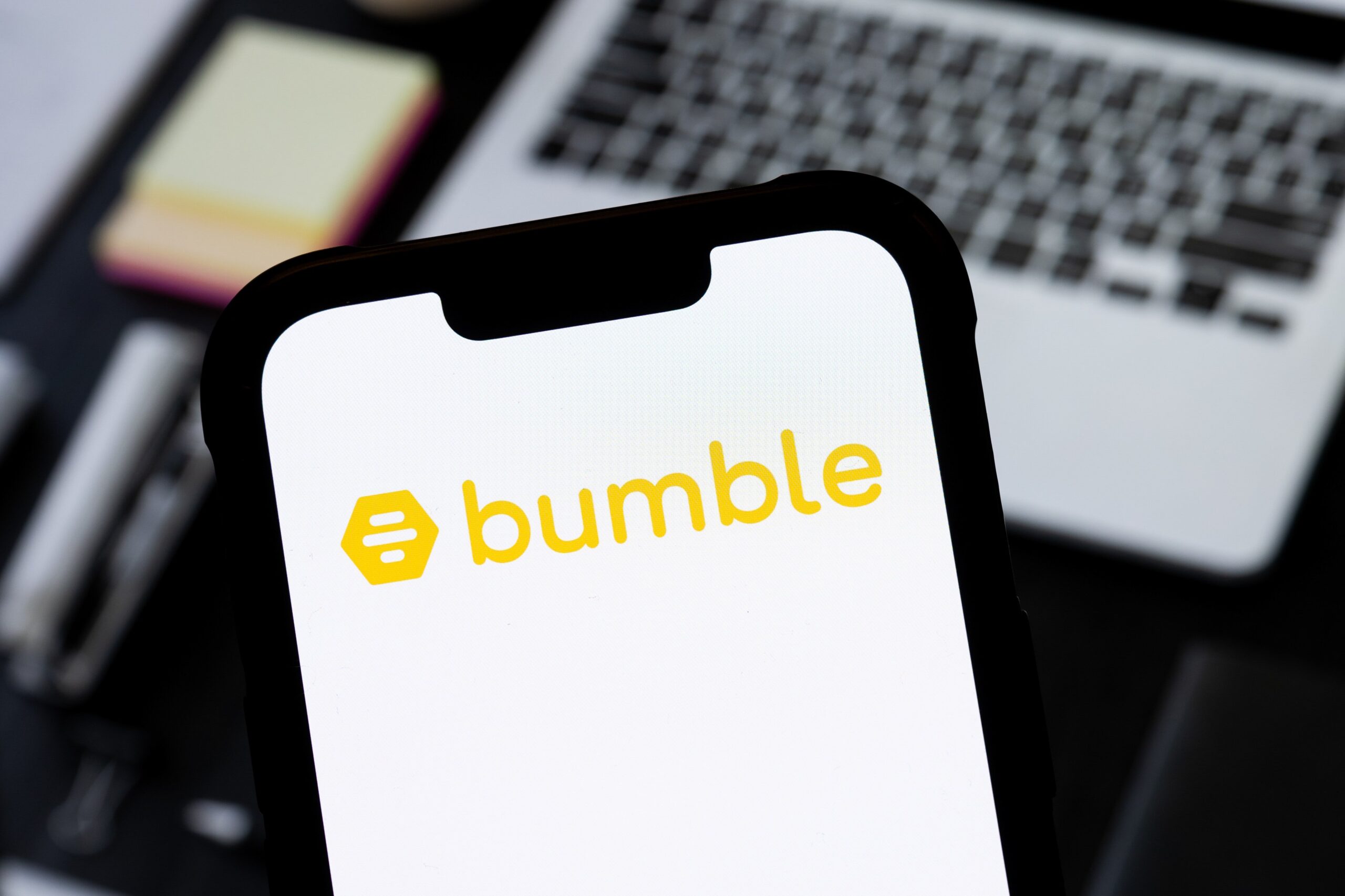 Bumble removes swipe feature