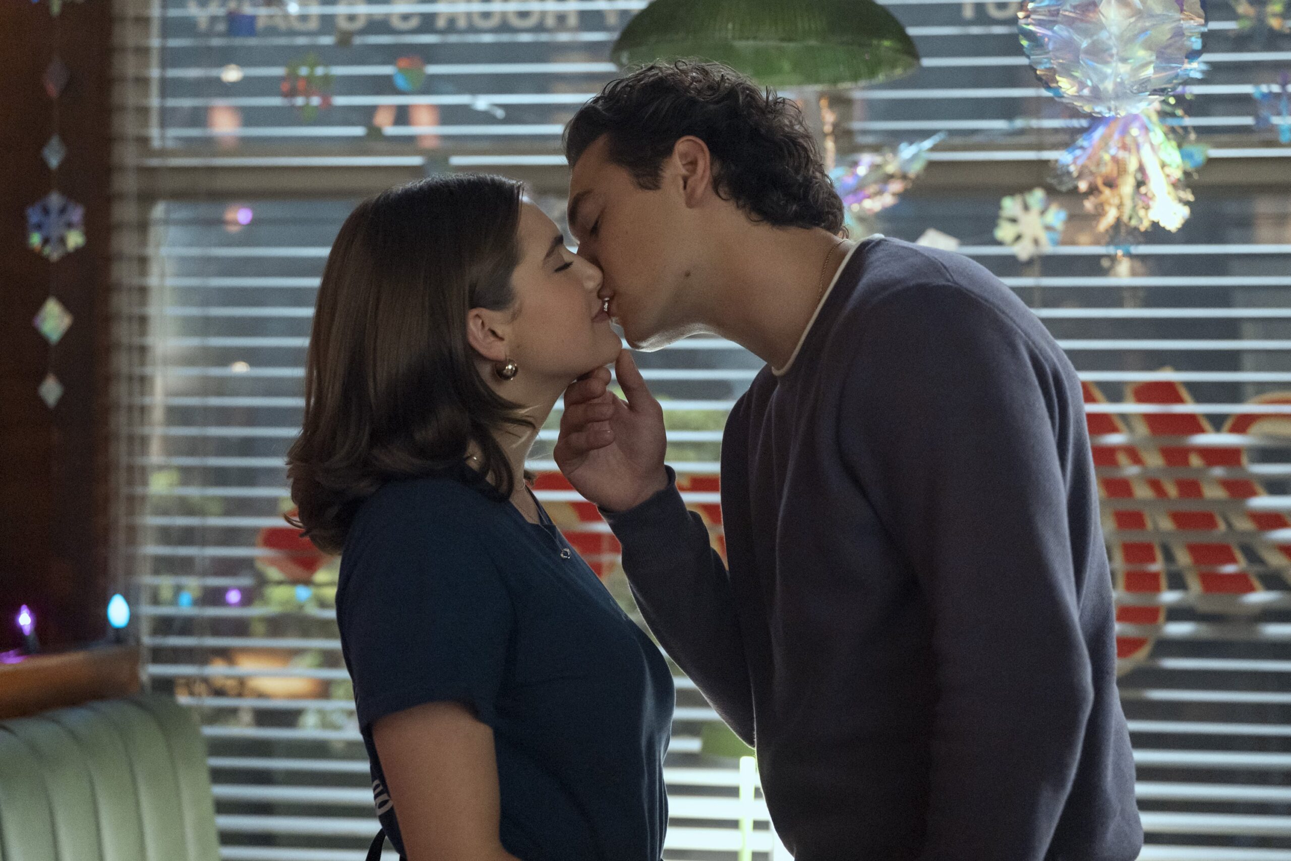 Freeform series Off Campus joins wave of hockey romance adaptations