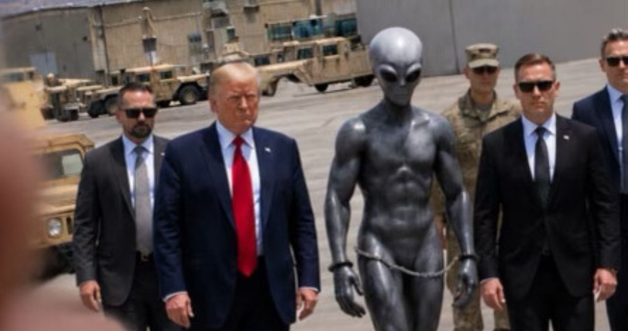 Donald Trump alien photo hoax
